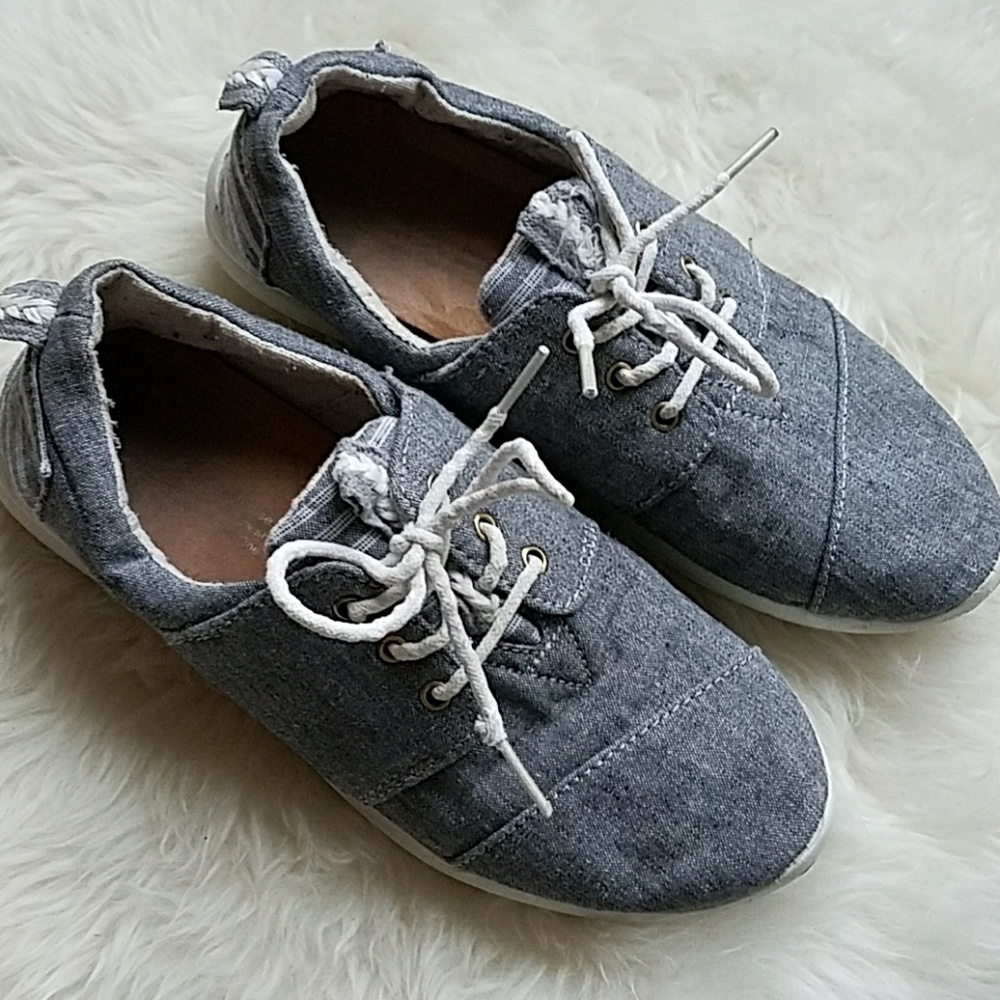 Toms sneaker. Gray sneaker sz 8